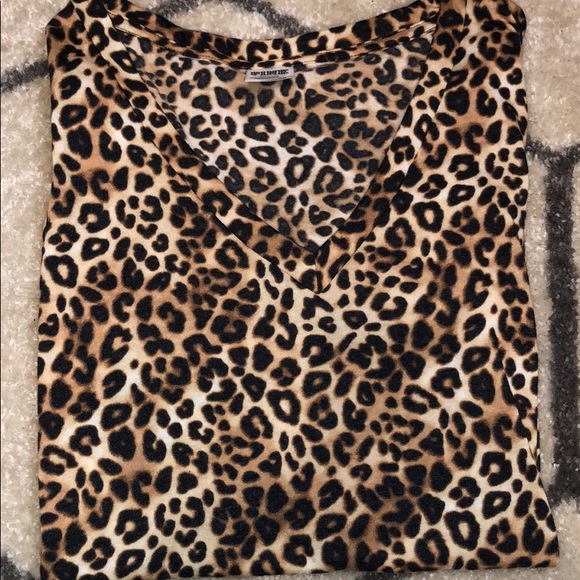 Victoria Secret Pink Medium V-Neck Leopard Shirt - Picture 8 of 8